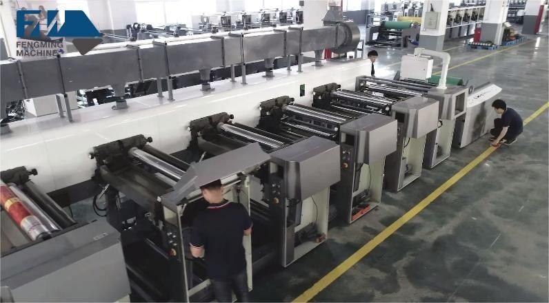 ऑटो लोडिंग और अनलोडिंग सिस्टम के साथ आस्तीन प्रकार फ्लेक्सो प्रिंटिंग मशीन