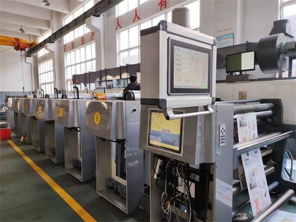 उच्च गति फ्लेक्सो प्रिंटिंग स्लिटिंग और ट्रिमिंग मशीन FM-T400 30-300GSM पेपर के लिए