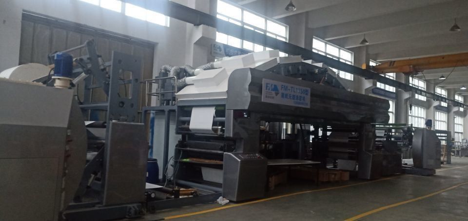1350 मिमी एयर डॉक्टर कोटर एफएम-टीएल1350 कोटिंग मशीन डिजाइन कोई प्लास्टिक लेमिनेटिंग मशीन नहीं