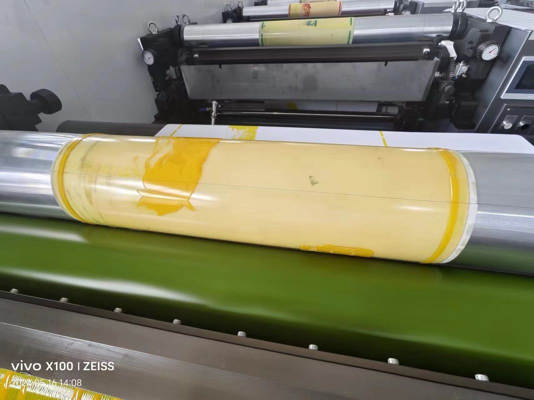पीएलसी नियंत्रित आस्तीन प्रकार फ्लेक्सो प्रिंटिंग मशीन अधिकतम 1000 मिमी की प्रिंटिंग चौड़ाई के साथ